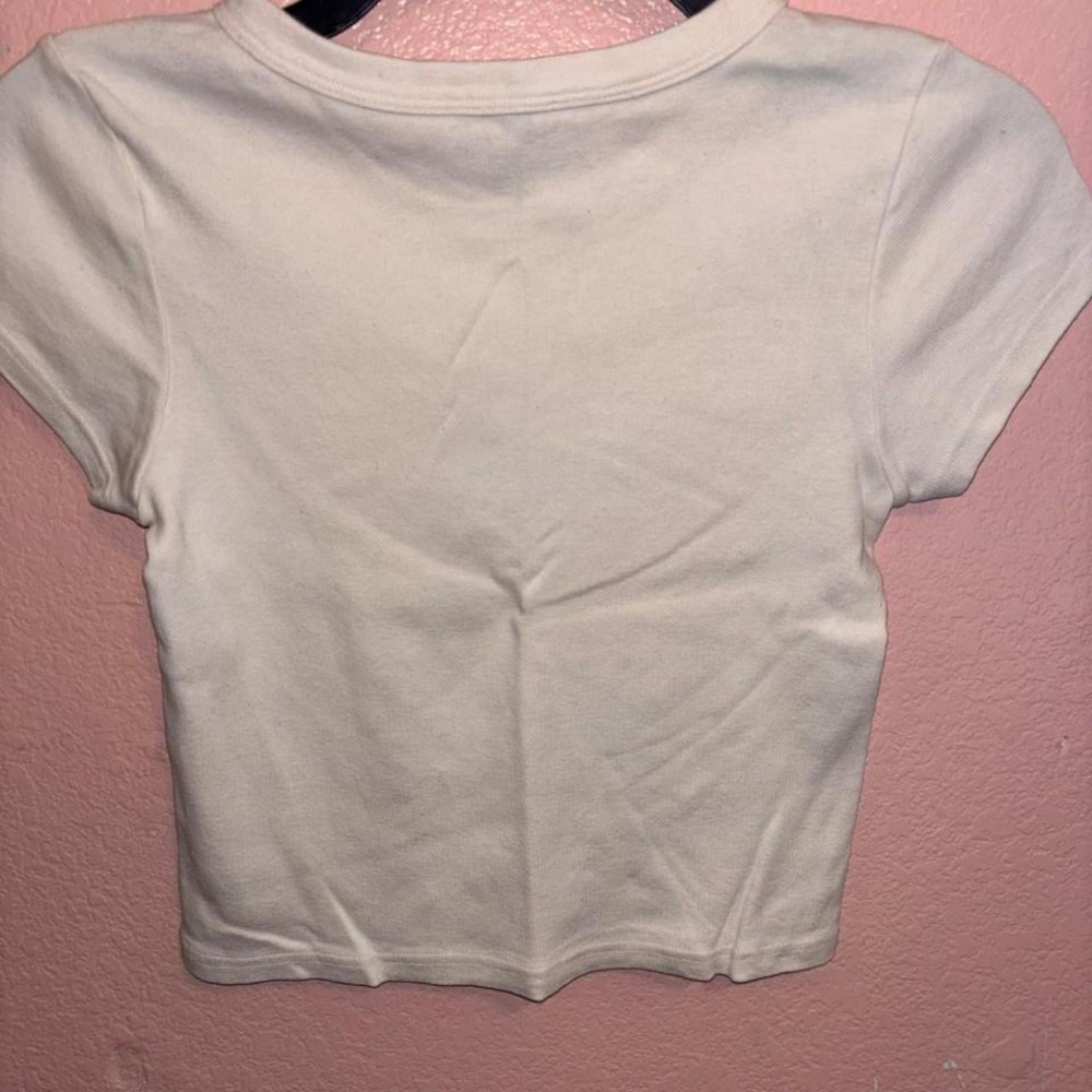 Brandy Melville Ashlyn baby tee angel wings - Picture 2 of 5